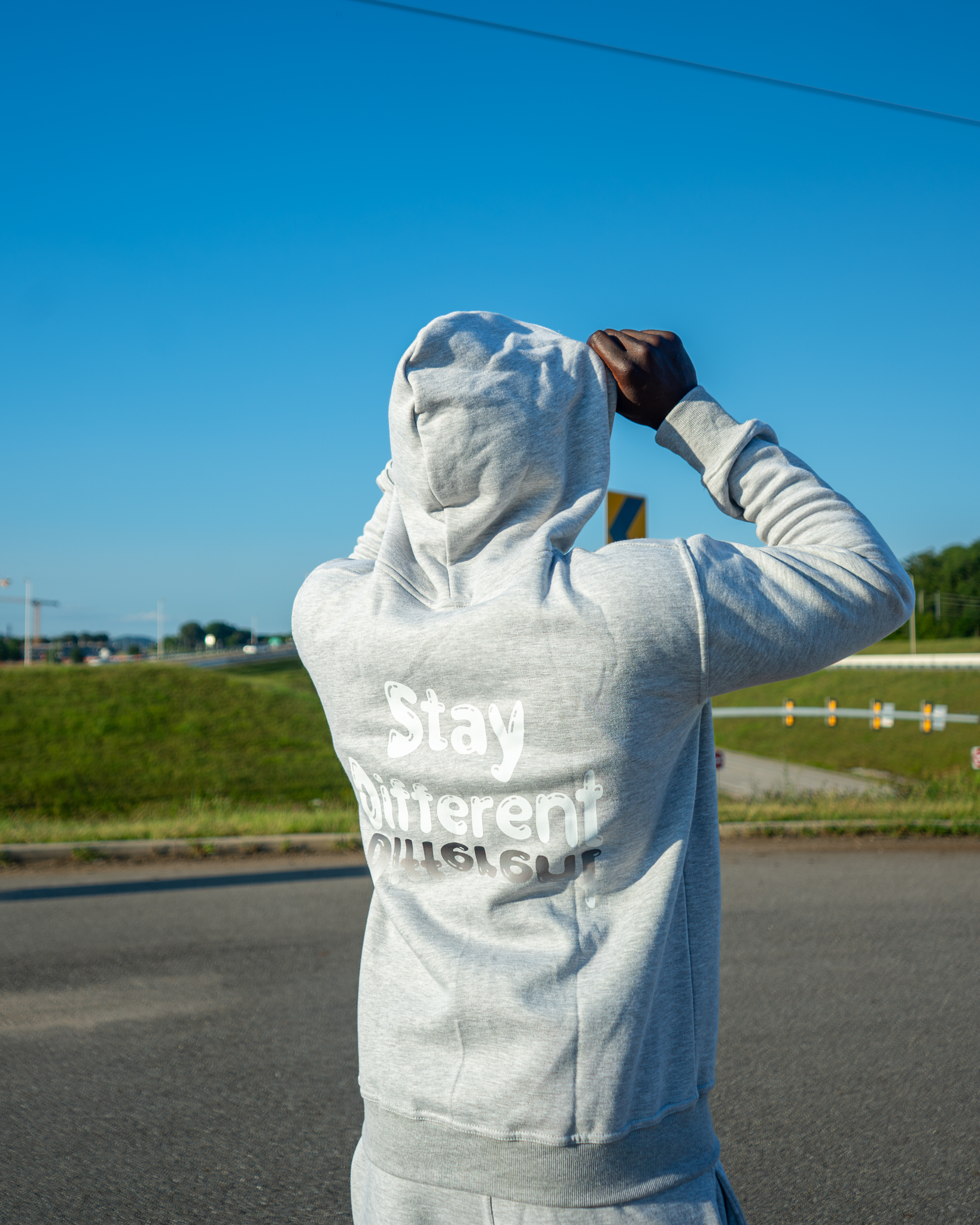 GREY STAY DIFFERENT SET (HOODIE+SHORTS) view 3