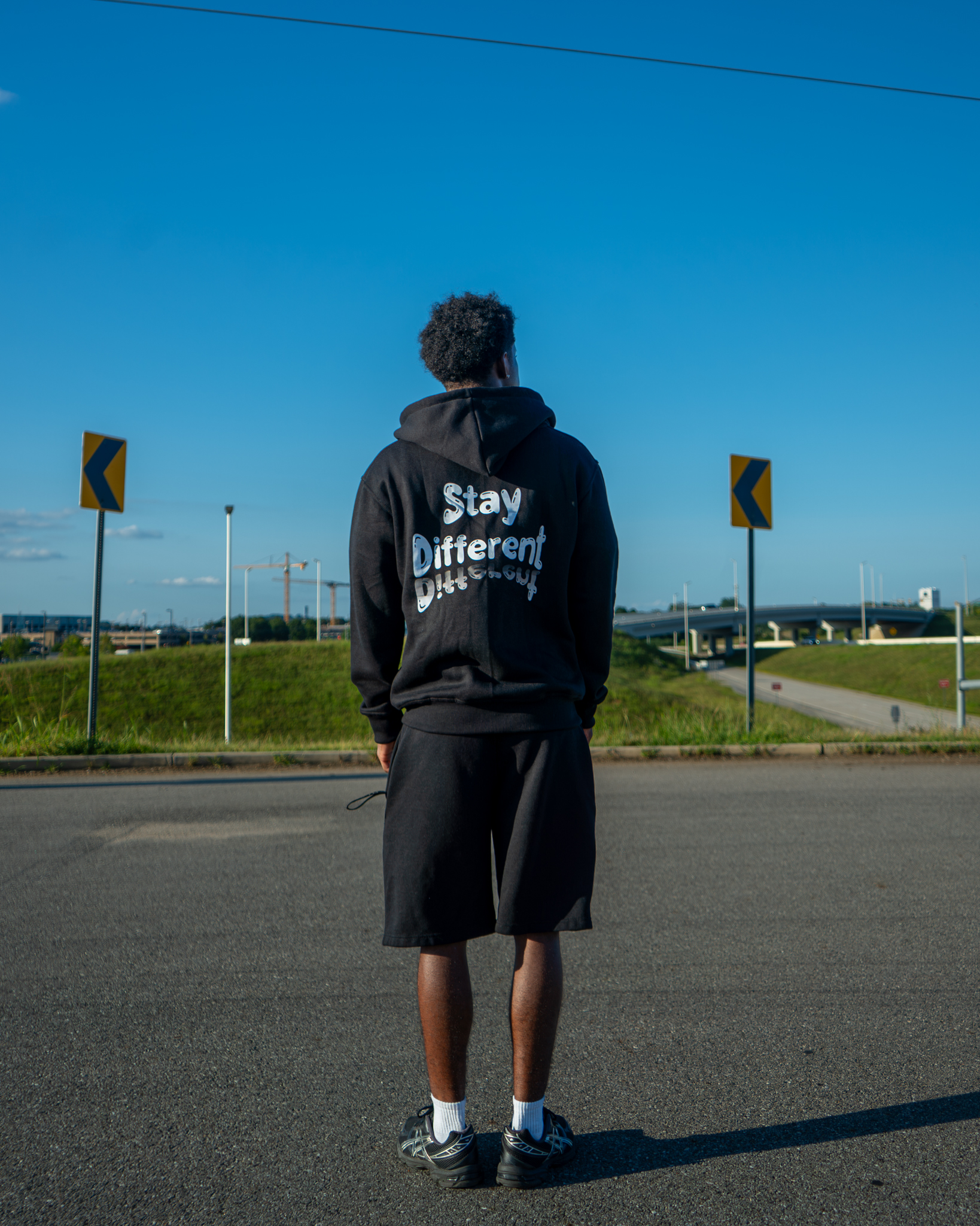 BLACK STAY DIFFERENT SET (HOODIE+SHORTS) view 2
