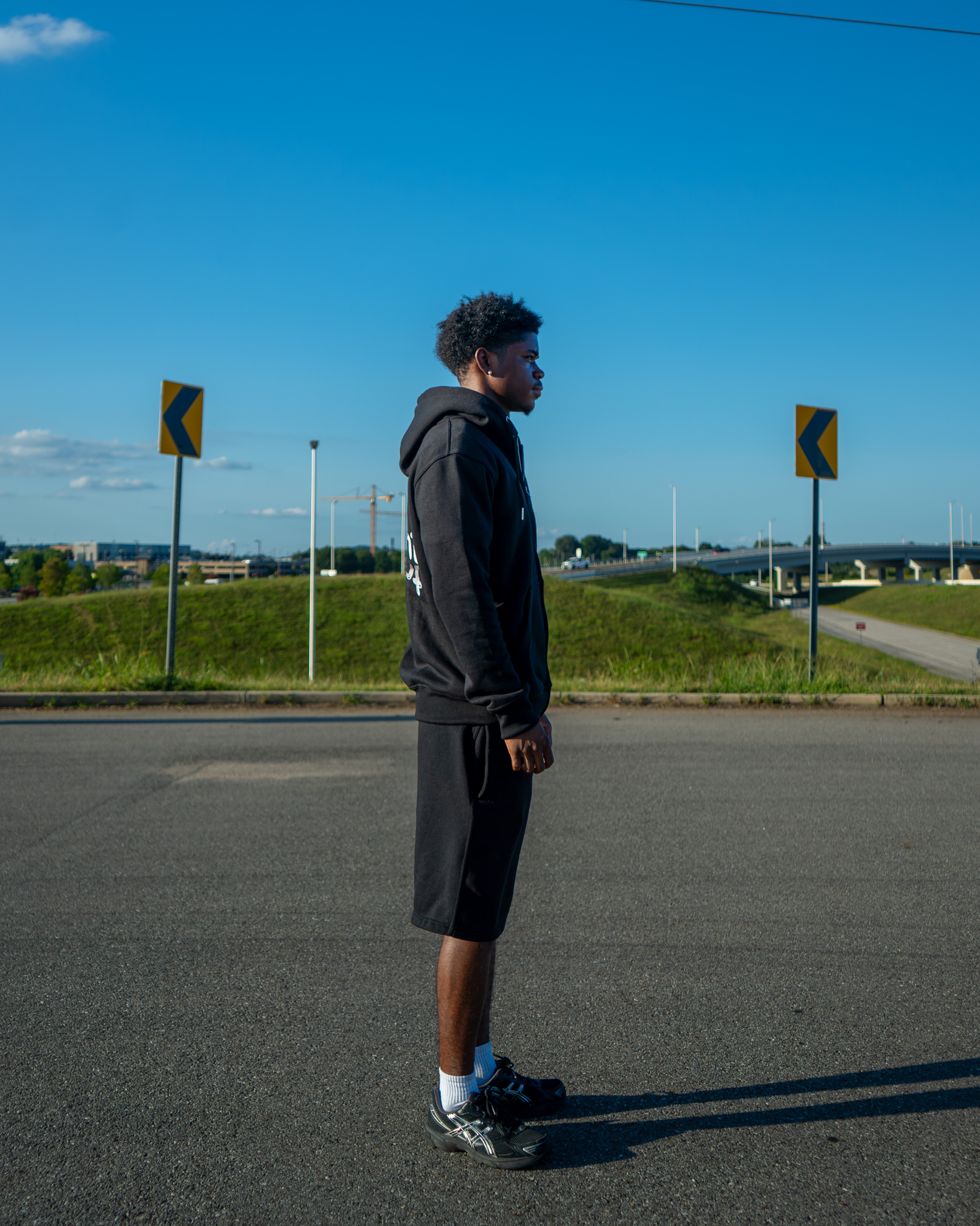 BLACK STAY DIFFERENT SET (HOODIE+SHORTS) view 3
