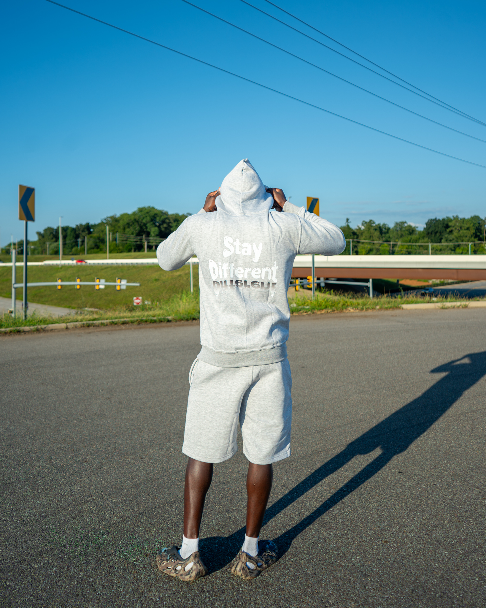 GREY STAY DIFFERENT SET (HOODIE+SHORTS) view 2